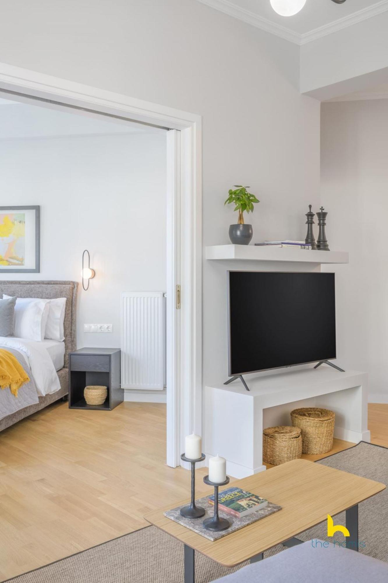 Sun-Splashed 2-Bdr Corner Apartment With Hillside Views! Athens Luaran gambar