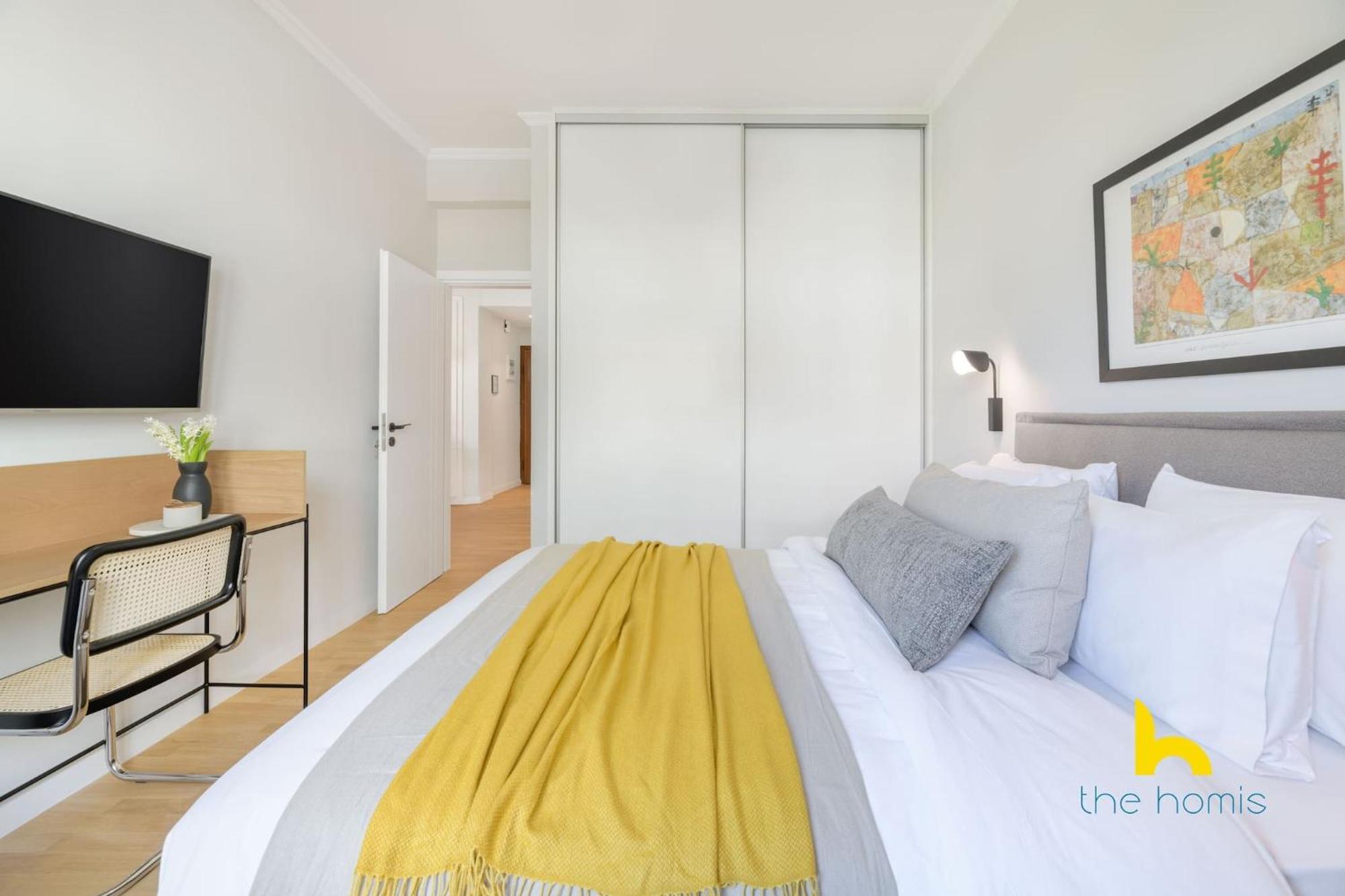 Sun-Splashed 2-Bdr Corner Apartment With Hillside Views! Athens Luaran gambar