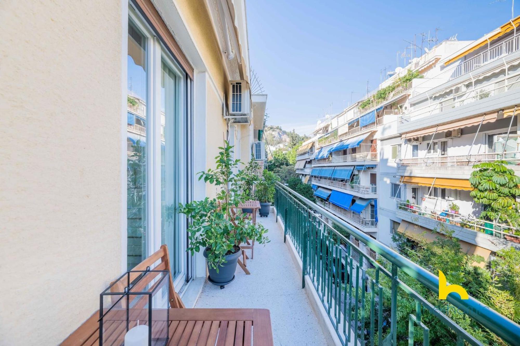 Sun-Splashed 2-Bdr Corner Apartment With Hillside Views! Athens Luaran gambar